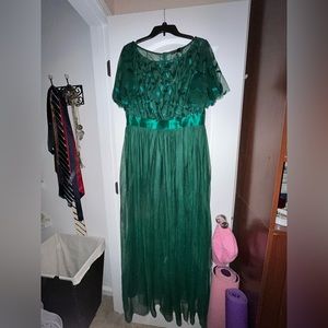 Formal tulle gown, zip closure